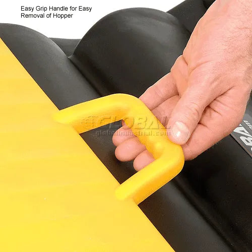 Global Industrial™ Push Sweeper, 32" Cleaning Path