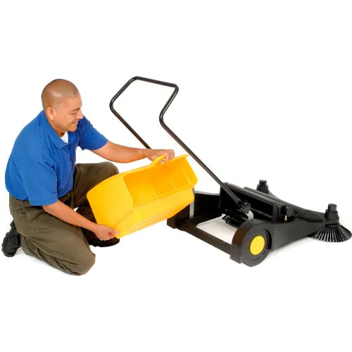 Global Industrial™ Push Sweeper, 32" Cleaning Path