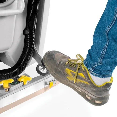 Global Industrial™ Auto Floor Scrubber with Traction Drive, 34" Cleaning Path